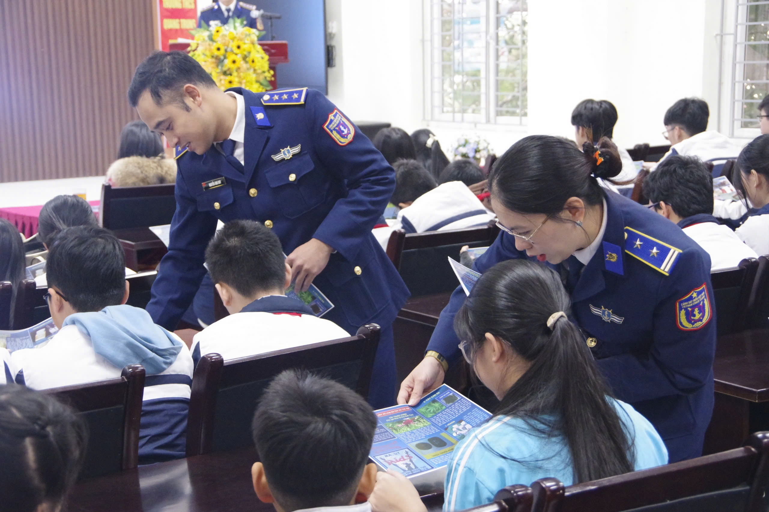Hơn 1.200 giáo viên, học sinh được tuyên truyền, phổ biến pháp luật về biển đảo và phòng, chống ma túy