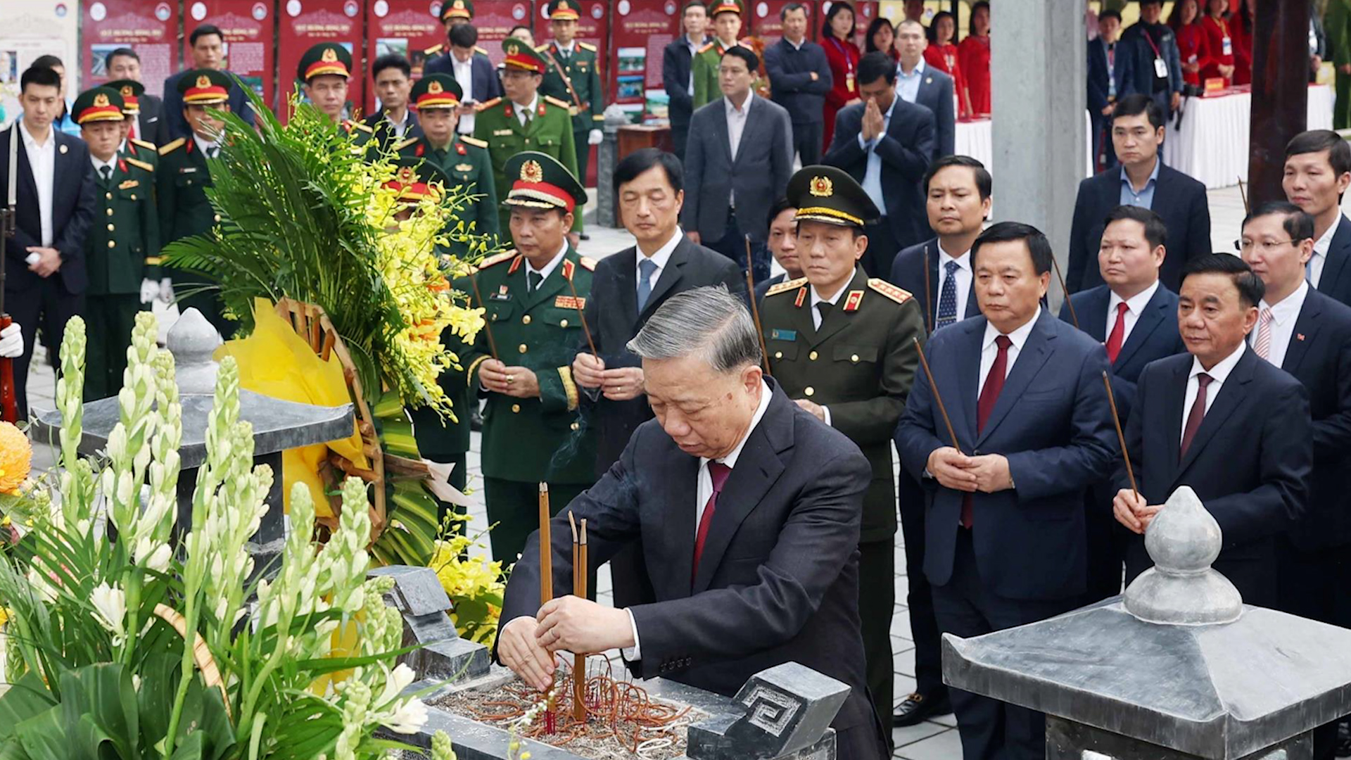 Tổng Bí thư Tô Lâm dâng hương tại Khu Di tích Quốc gia Đặc biệt Ngã ba Đồng Lộc

