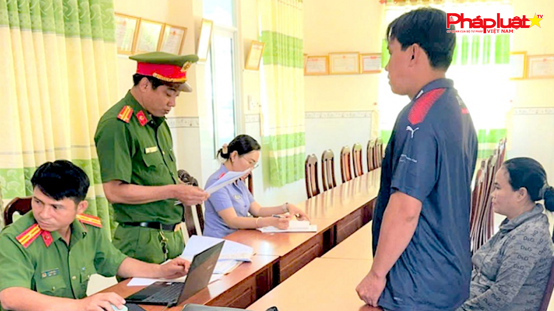 Chuyên mục chung tay cùng doanh nghiệp phòng chống Hàng gian- Hàng giả- Hàng nhái (ngày 19/3/2025): Lưu trữ và kinh doanh hơn 79.103 quyển sách giáo khoa giả đối tượng bị khởi tố điều tra

