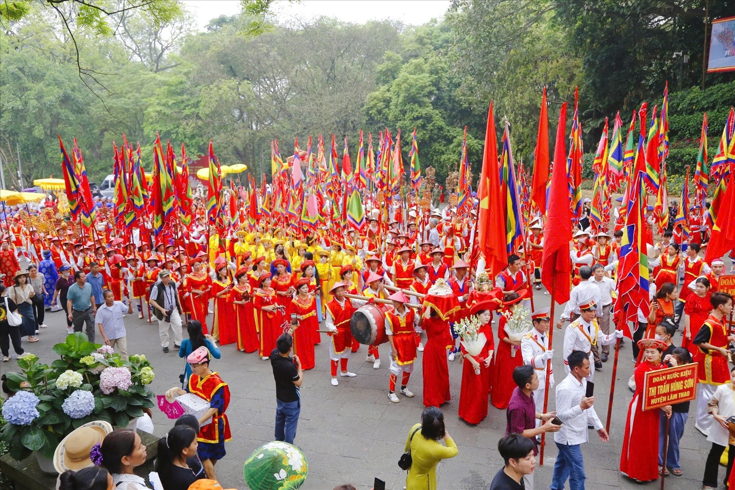 Đồng bào cả nước hướng về Giỗ Tổ