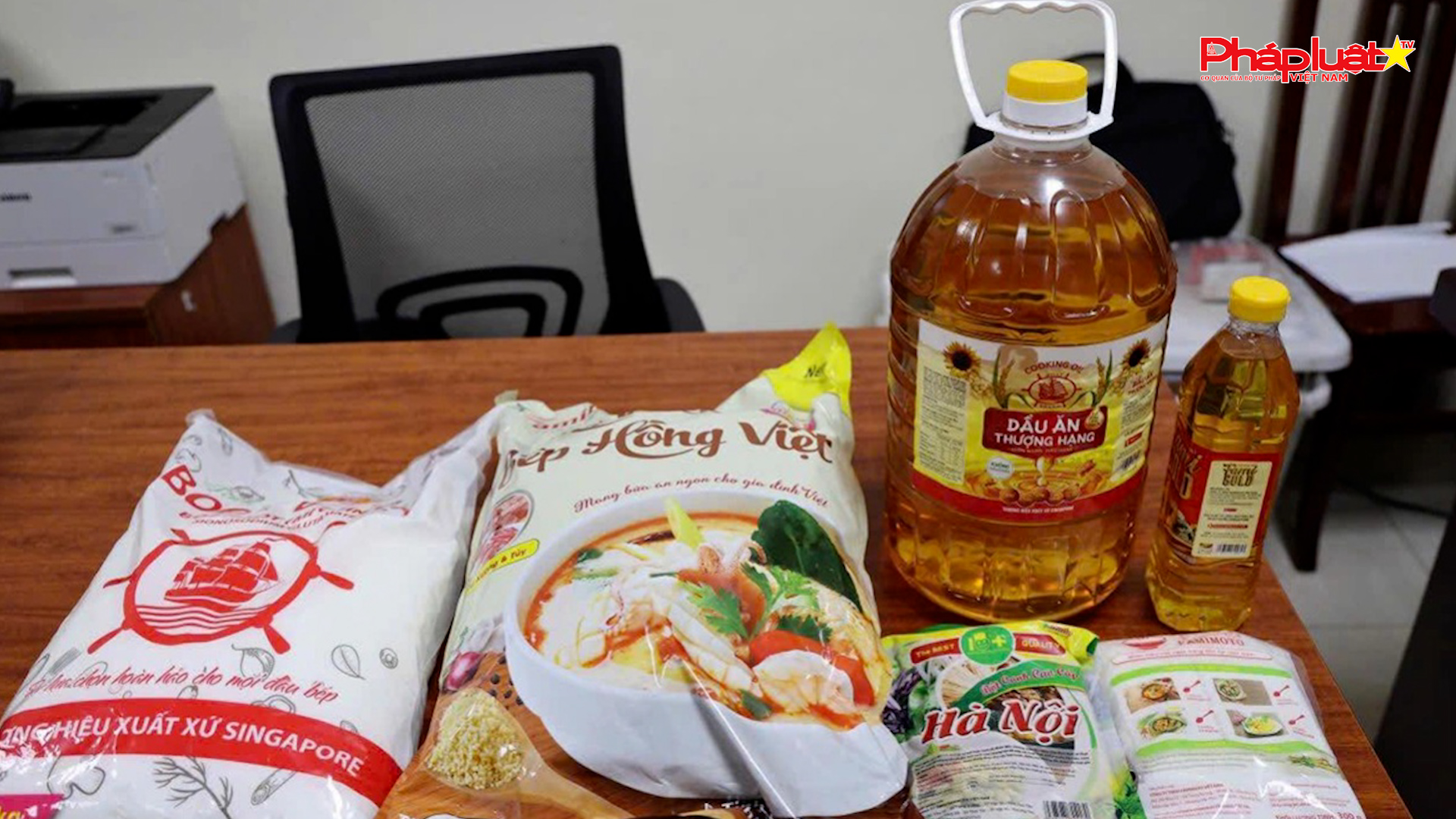 Chuyên mục chung tay cùng doanh nghiệp phòng chống Hàng gian- Hàng giả- Hàng nhái (ngày 30/4/2025): Danh sách và cách nhận biết các loại mì chính, hạt nêm, dầu ăn giả

