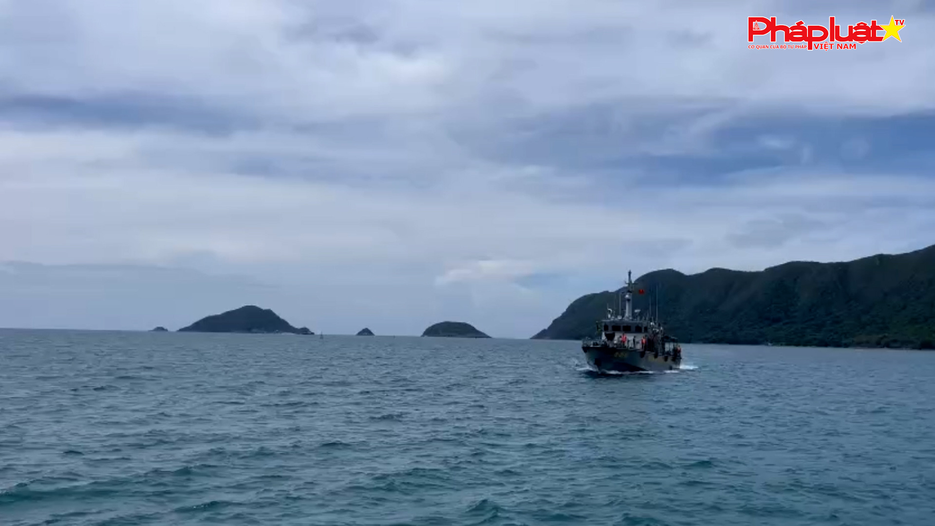 Bộ đội Biên phòng Bà Rịa – Vũng Tàu kịp thời tiếp nhận 10 ngư dân bị nạn trên biển Côn Đảo

