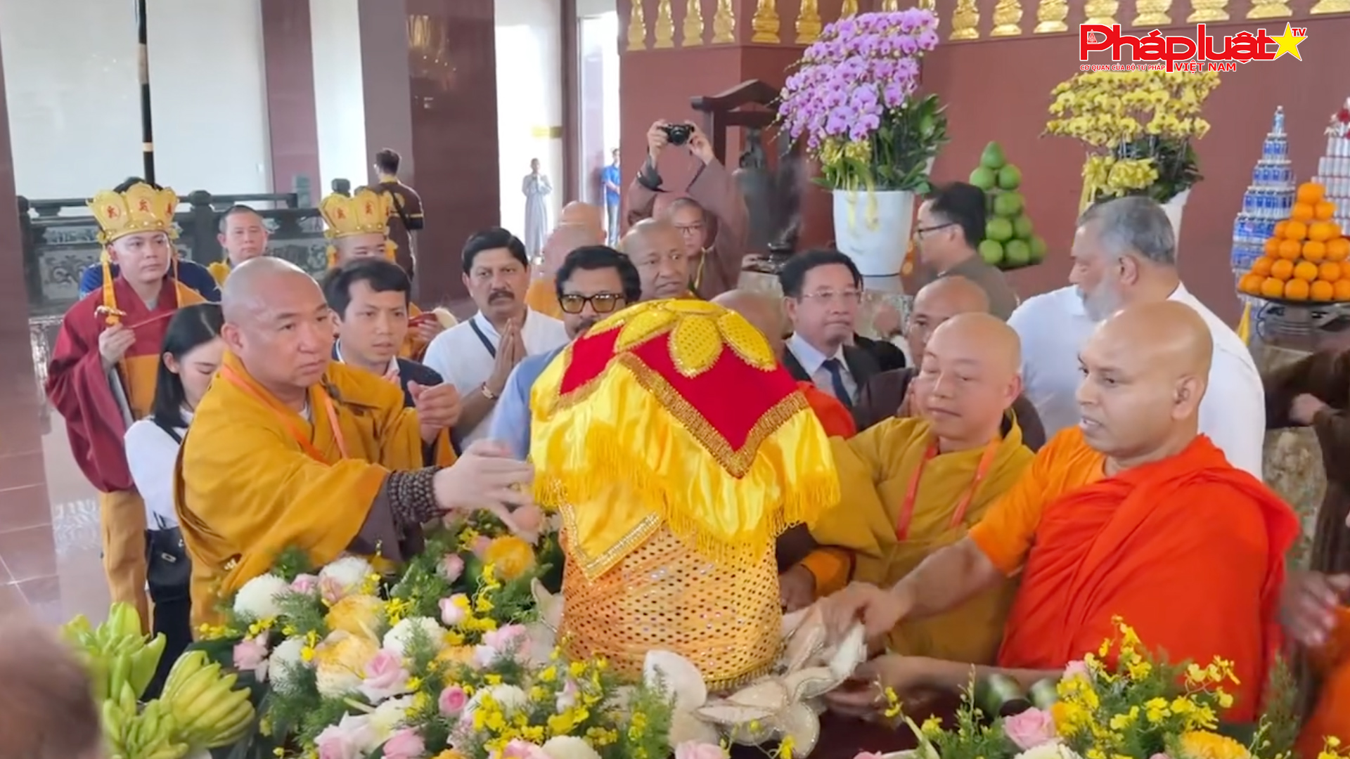 Xá lợi Đức Phật Thích Ca lần đầu tiên được cung rước từ Ấn Độ về Việt Nam

