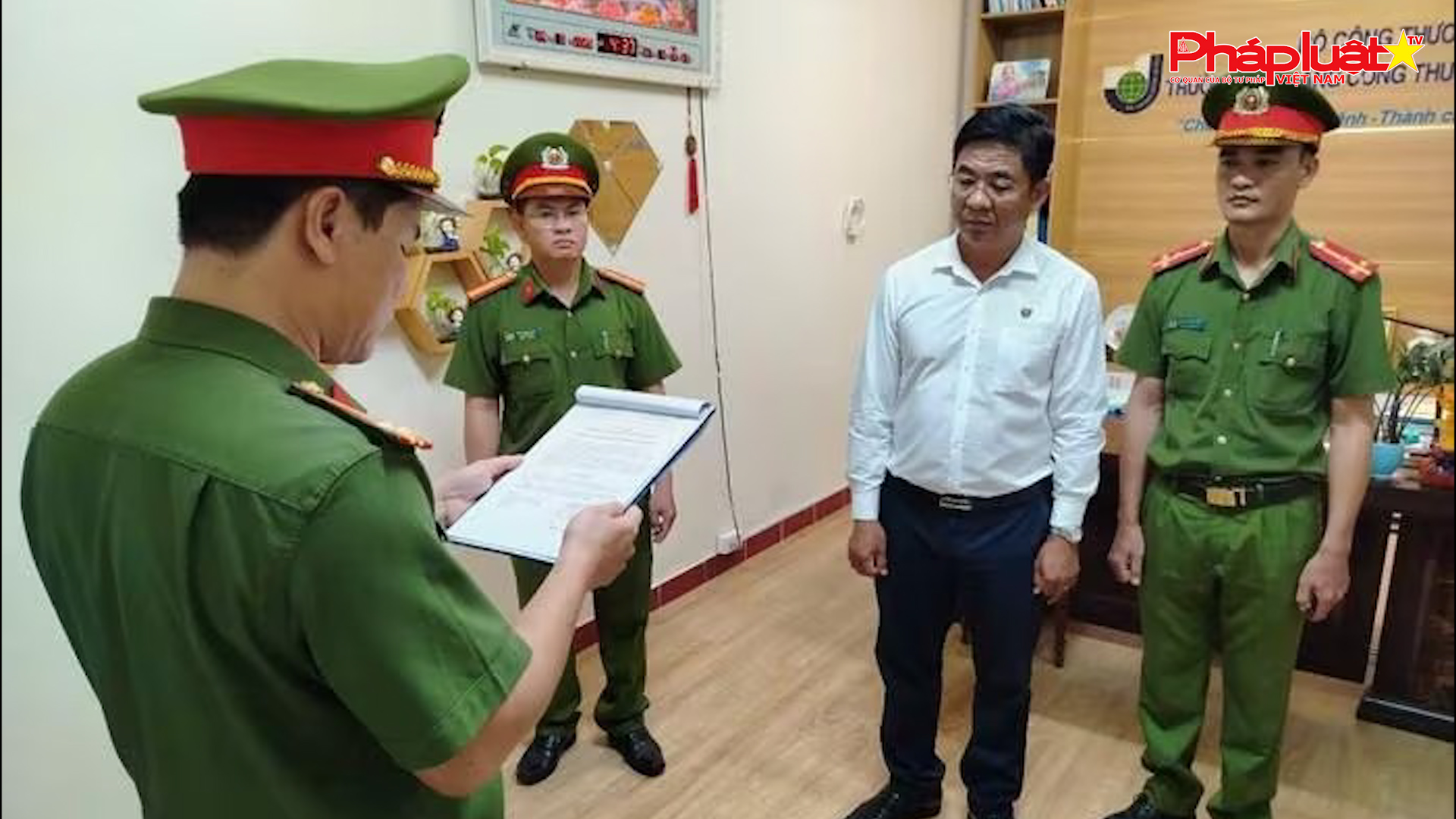 Bản tin Pháp luật & Cộng đồng mạng (ngày 16/5/2025): Khởi tố, bắt tạm giam Hiệu trưởng Trường Cao đẳng Công thương miền Trung