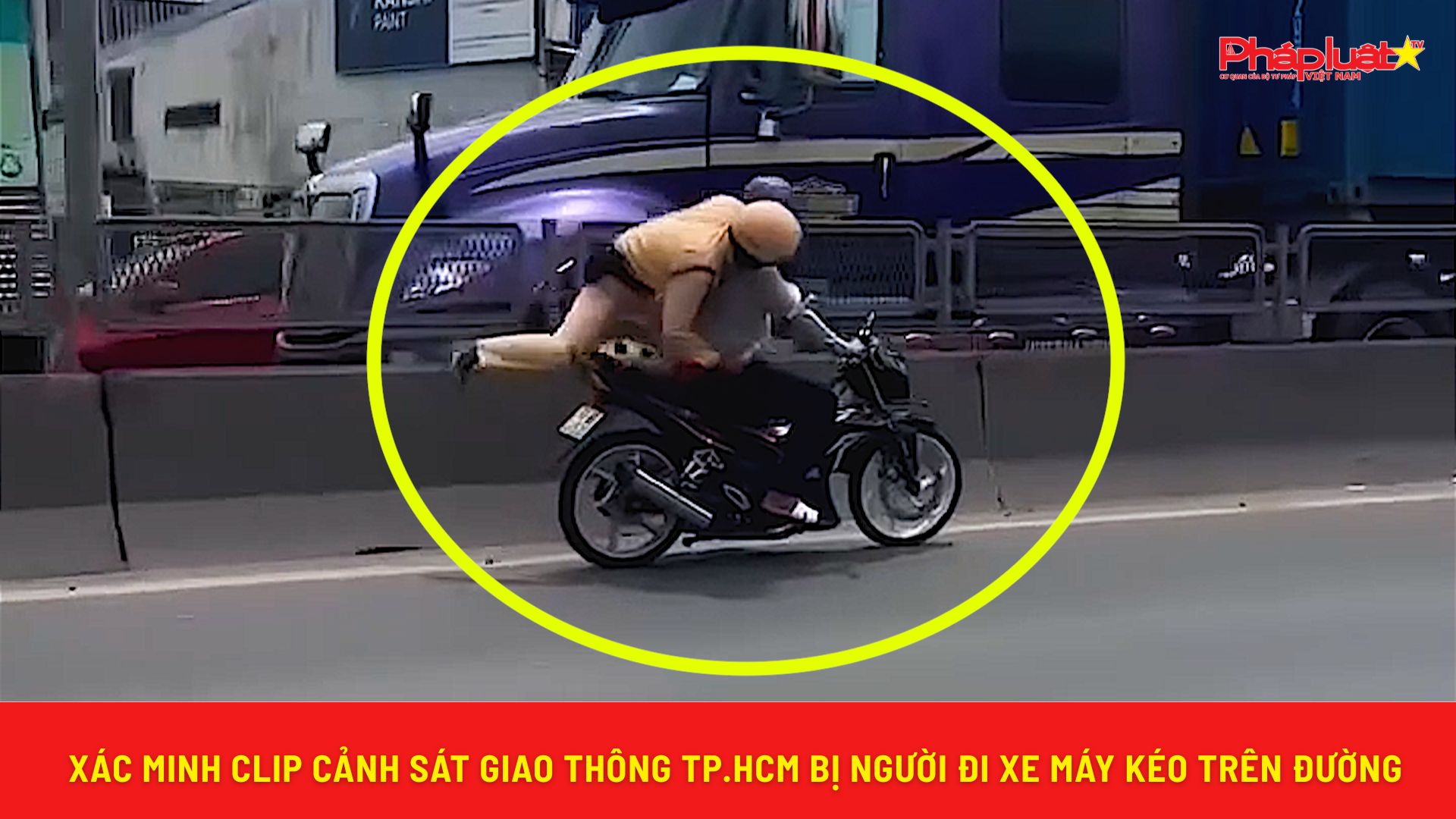 Xác minh clip Cảnh sát giao thông TP.HCM bị người đi xe máy kéo trên đường