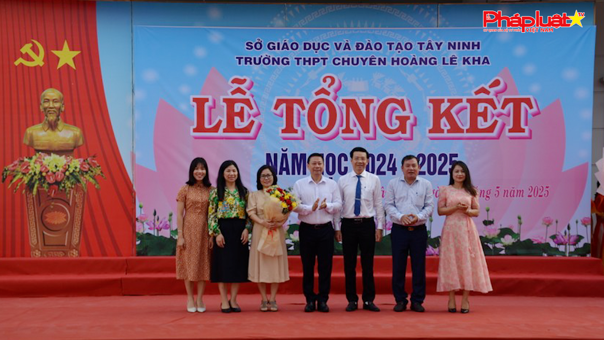 Thứ trưởng Nguyễn Thanh Ngọc trao tặng 50 suất học bổng cho học sinh có hoàn cảnh khó khăn