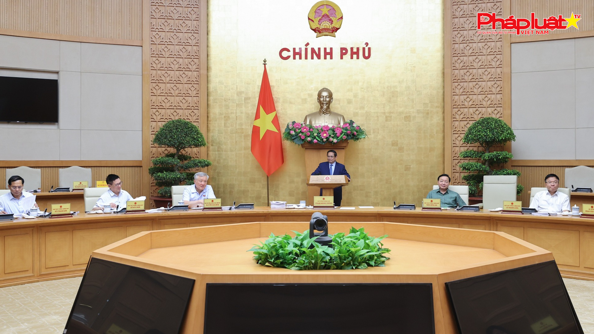 Thủ tướng chỉ đạo hoàn thiện 28 nghị định về phân cấp, phân quyền trước 15/6