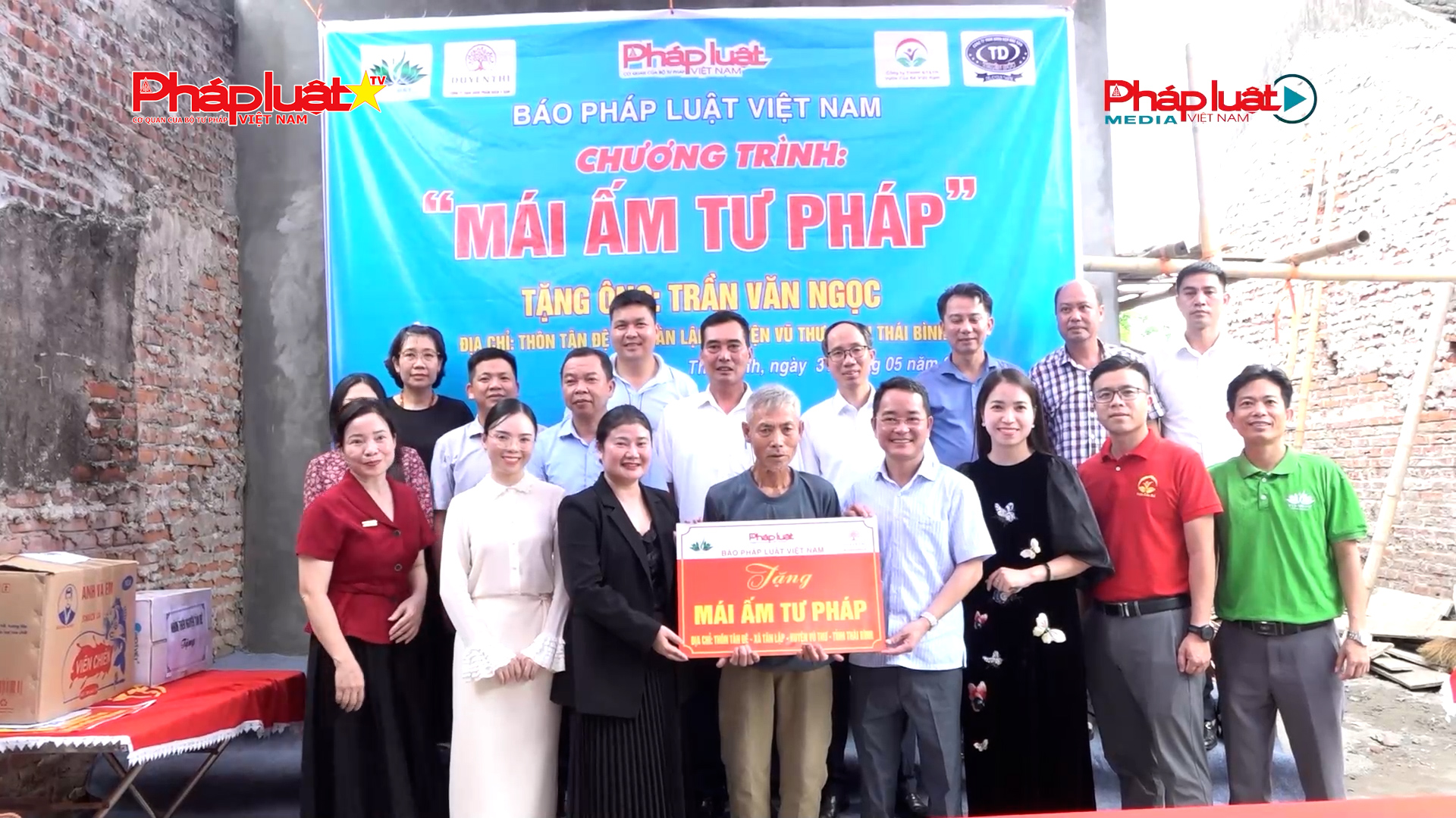 Thái Bình: Người dân xúc động cảm ơn báo Pháp luật Việt Nam vì được trao “Mái ấm Tư pháp”