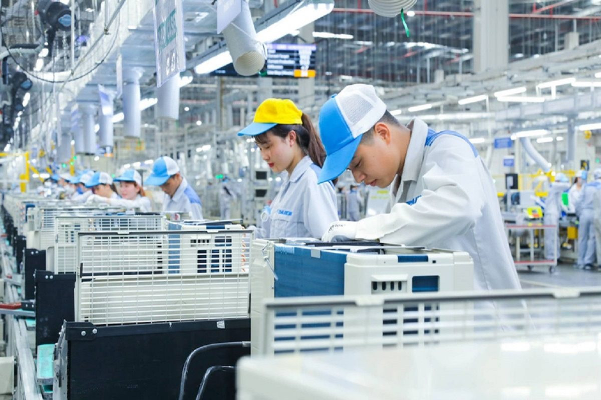 BizNews ngày 4/6/2025: Vốn đầu tư nước ngoài đăng ký vào Việt Nam 5 tháng tăng 51%