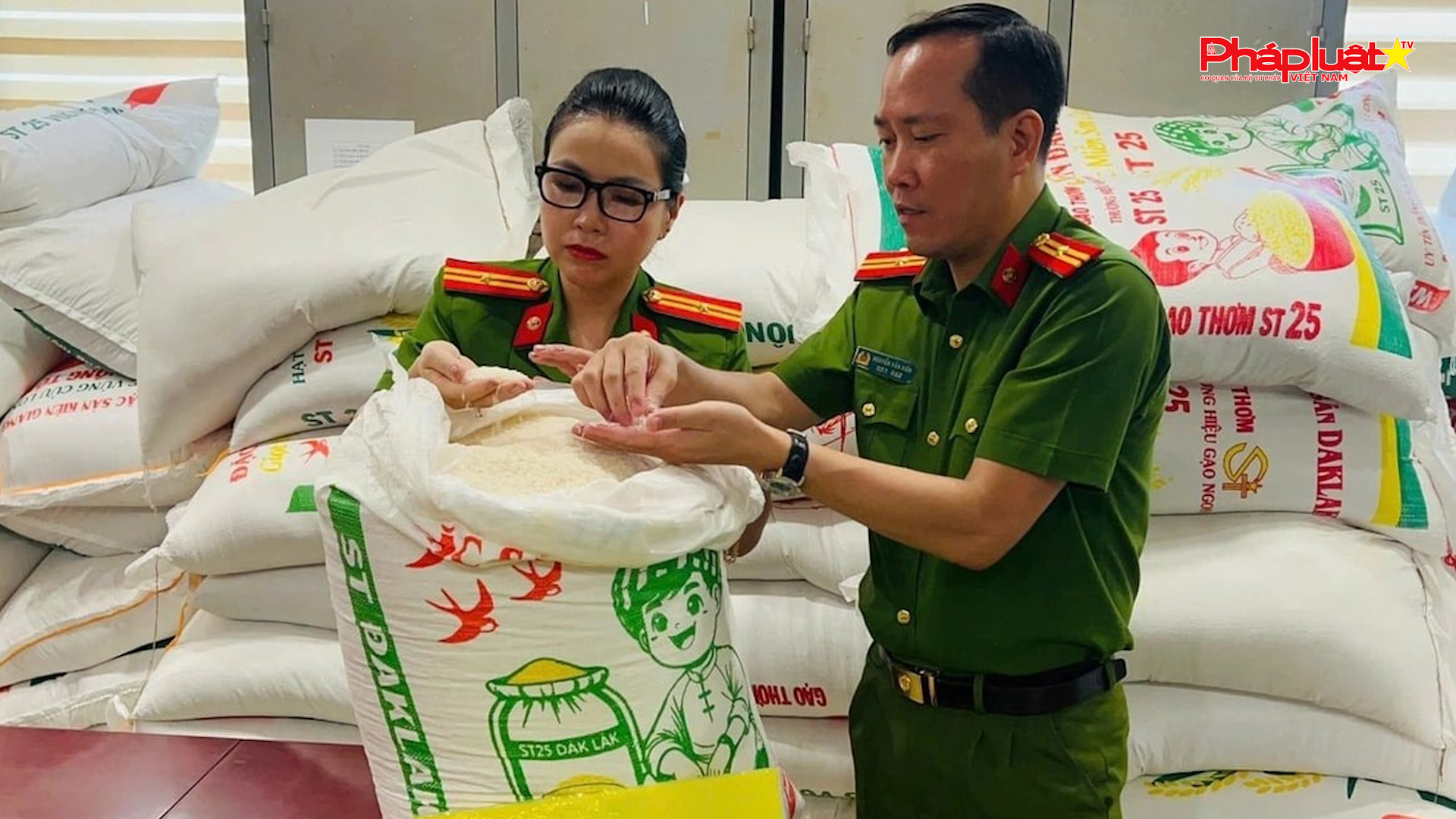 Chuyên mục chung tay cùng doanh nghiệp phòng chống Hàng gian- Hàng giả- Hàng nhái (ngày 5/6/2025): Phát hiện hàng loạt cửa hàng bán gạo ST25 giả, sử dụng trái phép nhãn hiệu 