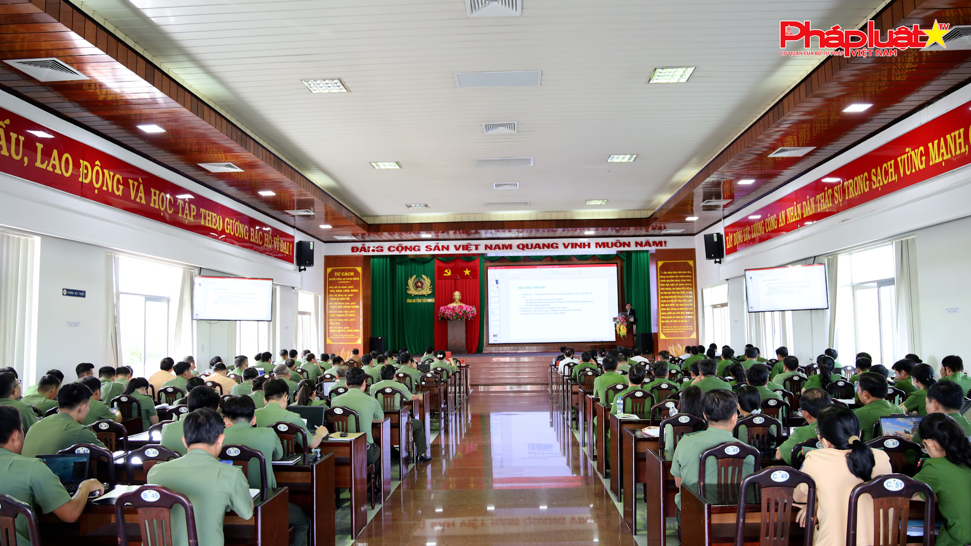 Trung tâm Trọng tài thương mại quốc tế Tiền Giang (TGAC) phối hợp Công An Tiền Giang tổ chức tập huấn kỹ năng ứng dụng trí tuệ nhân tạo (AI) vào quản trị văn phòng