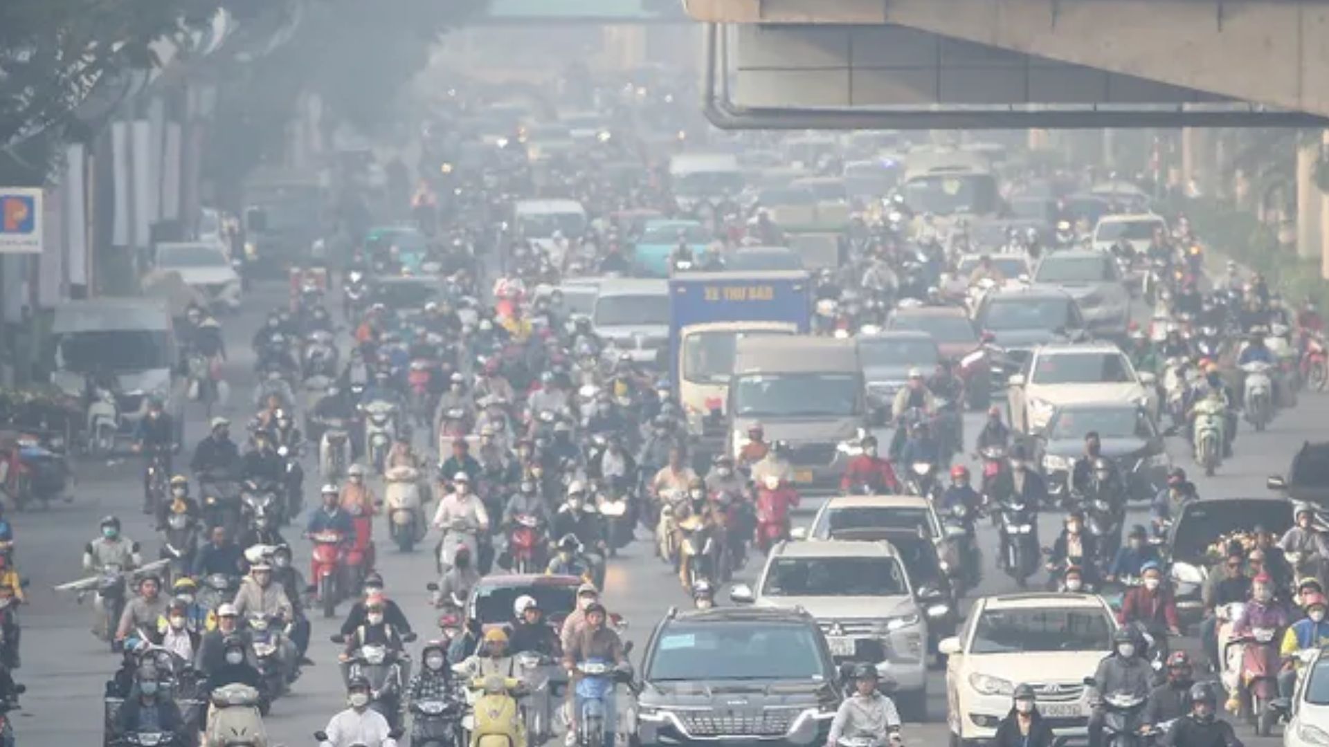 Bản tin An toàn giao thông số 172: Lên phương án cấm ô tô, xe máy không đạt tiêu chuẩn khí thải ở 2 thành phố lớn