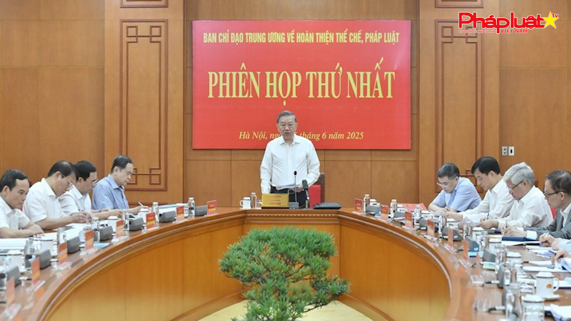 Tổng Bí thư Tô Lâm ký ban hành Quyết định 197 của Bộ Chính trị

