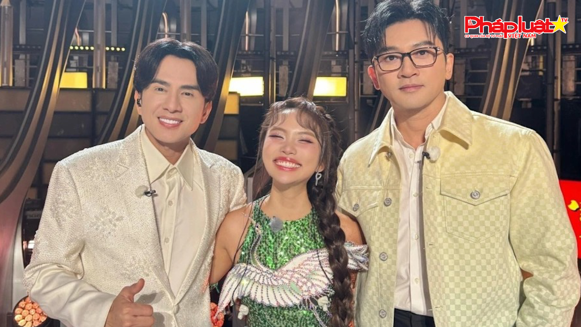 Showbiz Tuần qua – ngày 08/06/2025:  Phương Mỹ Chi mang bản sắc Việt chào sân cuộc thi Sing! Asia

