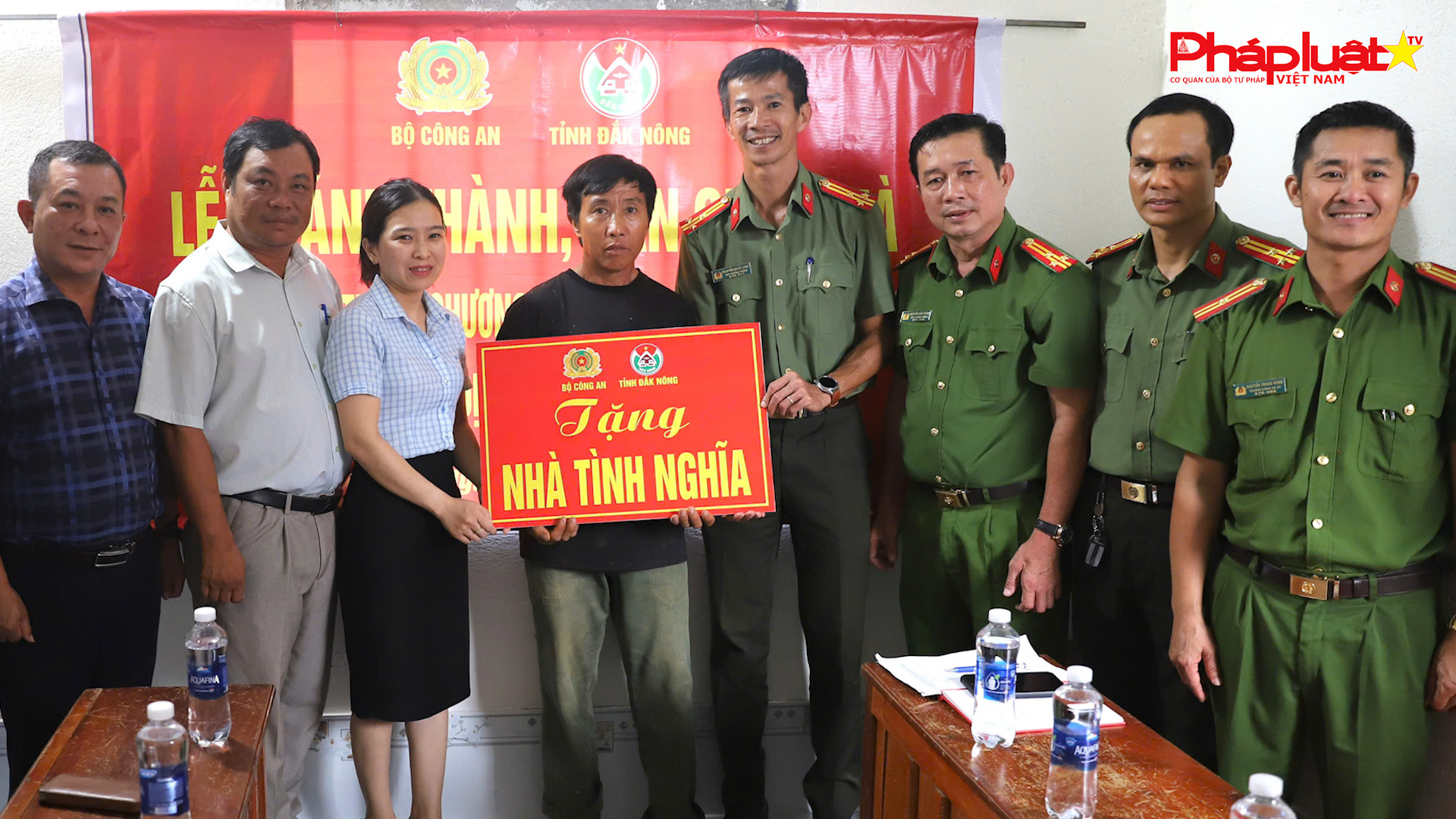 Công an Đắk Nông khánh thành và bàn giao nhà tình nghĩa cho 13 hộ gia đình có hoàn cảnh khó khăn