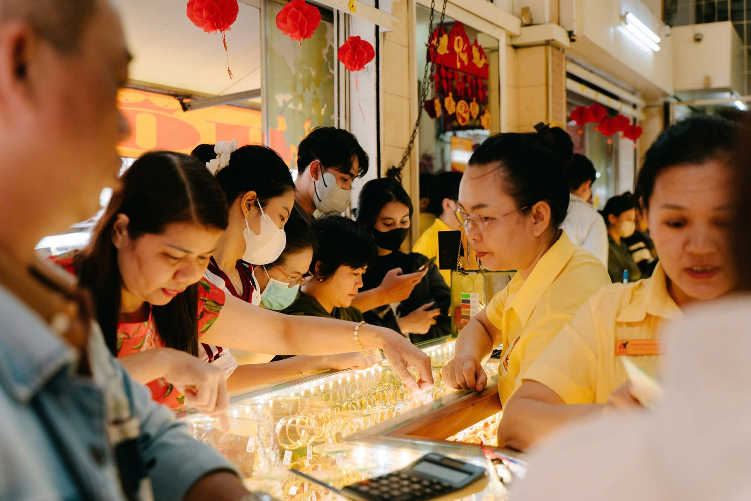 BizNews ngày 14/6/2025: Đề xuất phải chuyển khoản với giao dịch vàng từ 20 triệu đồng