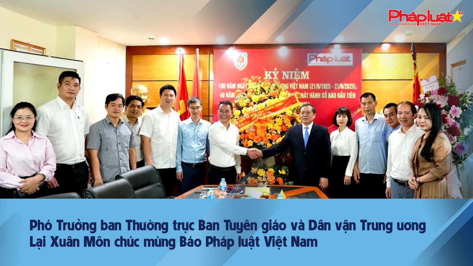 Phó Trưởng ban Thường trực Ban Tuyên giáo và Dân vận Trung ương Lại Xuân Môn chúc mừng Báo Pháp luật Việt Nam