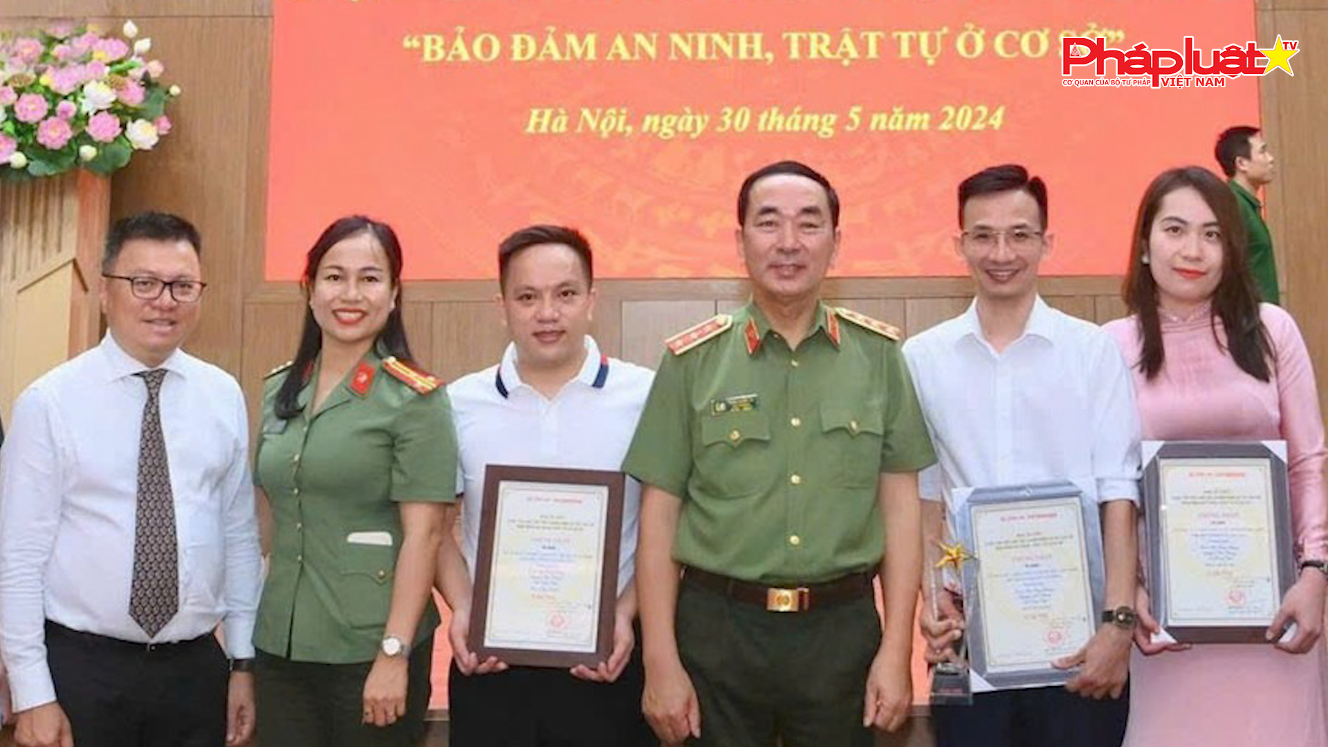 Bản tin Gương sáng pháp luật (ngày 23/6/2025): Nữ chiến sỹ Công an gần 20 năm 'làm báo'

