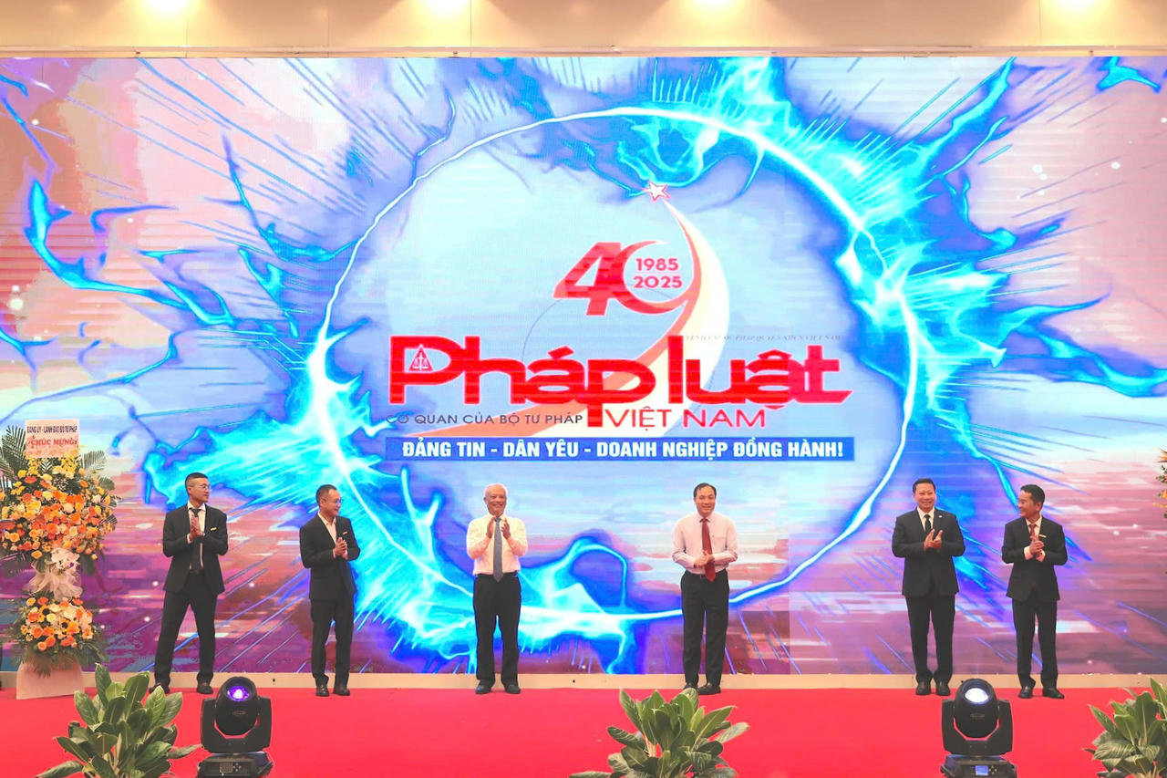 Kỷ niệm 40 năm ngày Báo Pháp luật Việt Nam phát hành số đầu tiên và ra mắt tòa soạn hội tụ
