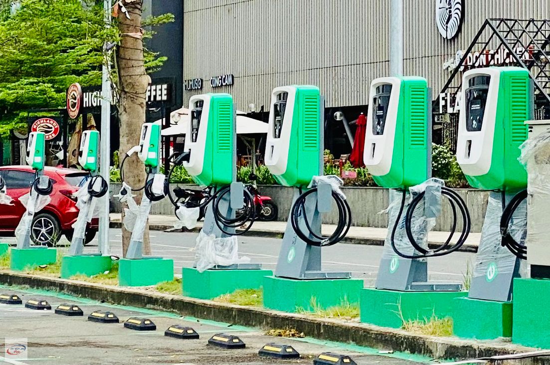 Hà Nội lập tổ công tác triển khai phát triển hạ tầng trạm sạc xe điện