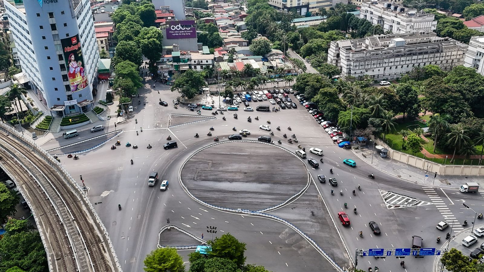 Bản tin An toàn giao thông số 204: Hà Nội khảo sát vị trí xây dựng bãi đỗ xe kết hợp trạm sạc xe điện