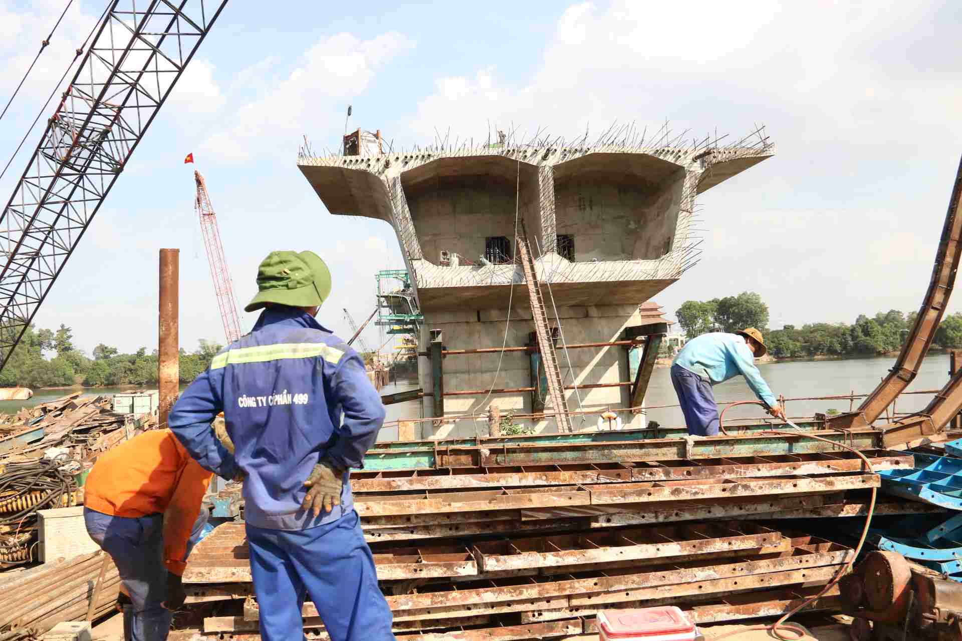 Bản tin Đầu tư công ngày 8/8/2025: Gần 400.000 tỷ đồng đã được đưa vào các công trình, dự án