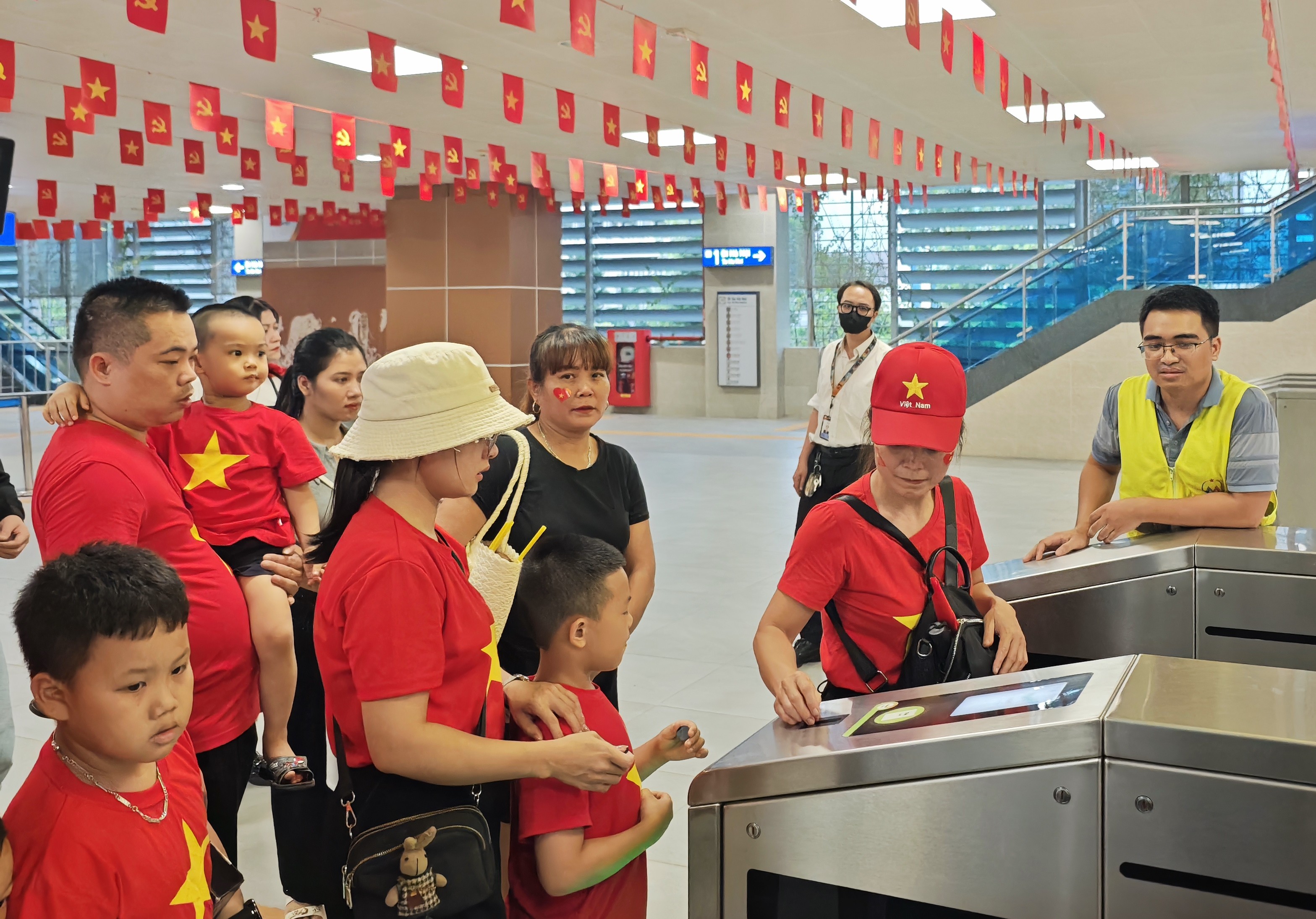 Người dân cả nước được đi tàu điện Metro Hà Nội không mất phí trong 4 ngày