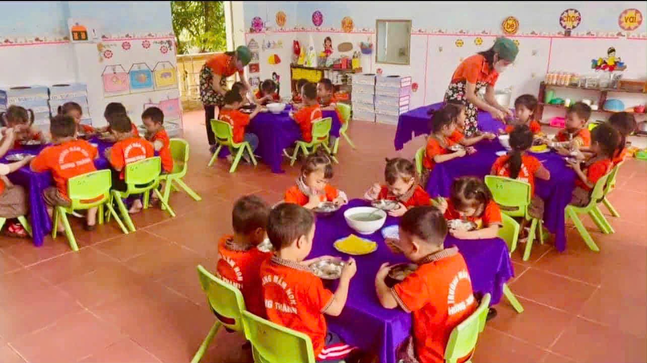 Nâng cao chất lượng dinh dưỡng bữa ăn bán trú cho trẻ mầm non ở Nghệ An