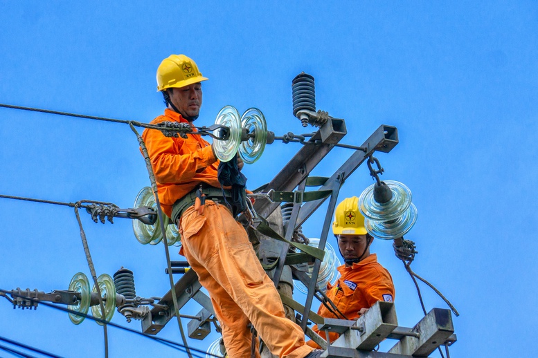 Thủ tướng yêu cầu rút ngắn thời gian giải quyết thủ tục đầu tư