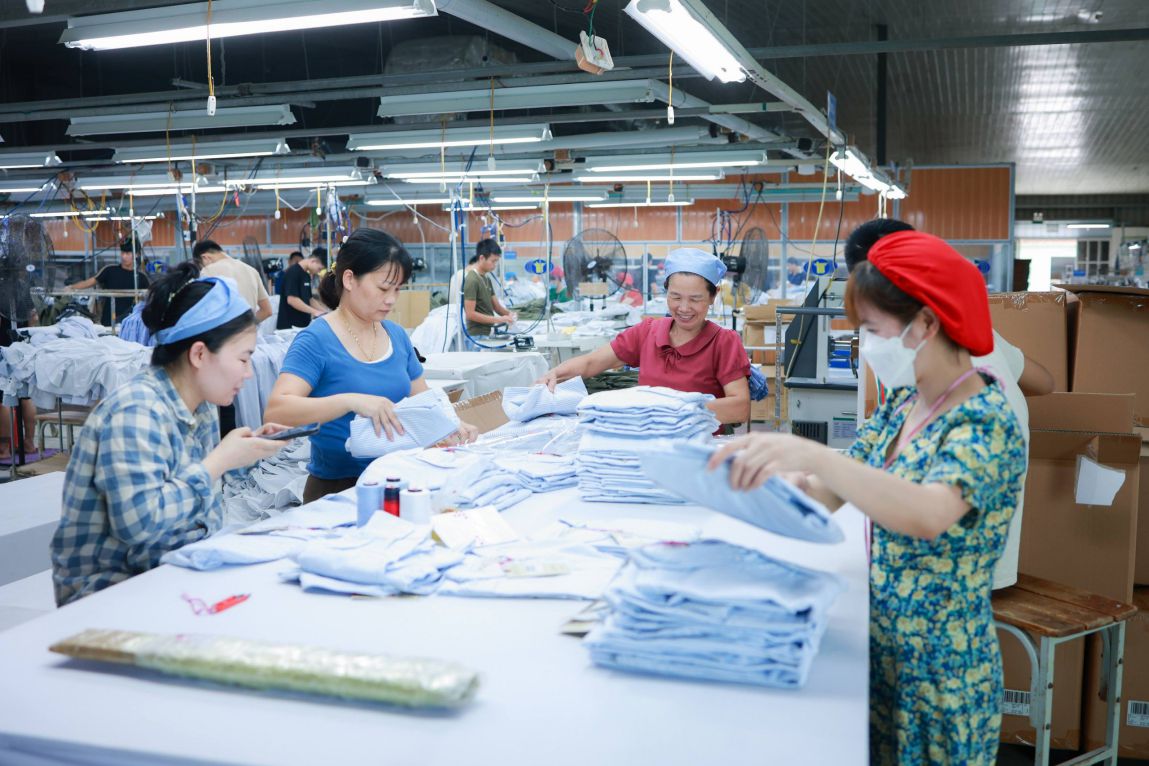 BizNews ngày 15/10/2025: Bộ Nội vụ sẽ trình phương án tăng lương tối thiểu 7,2% trong tháng 10