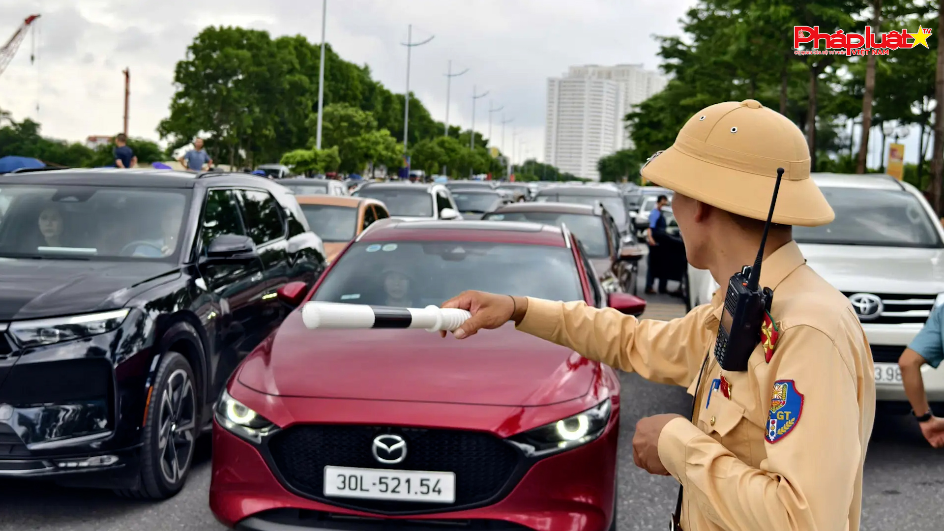 Bản tin An toàn Giao thông số 252: Một buổi tối CSGT xử lý hơn 2.300 trường hợp vi phạm nồng độ cồn