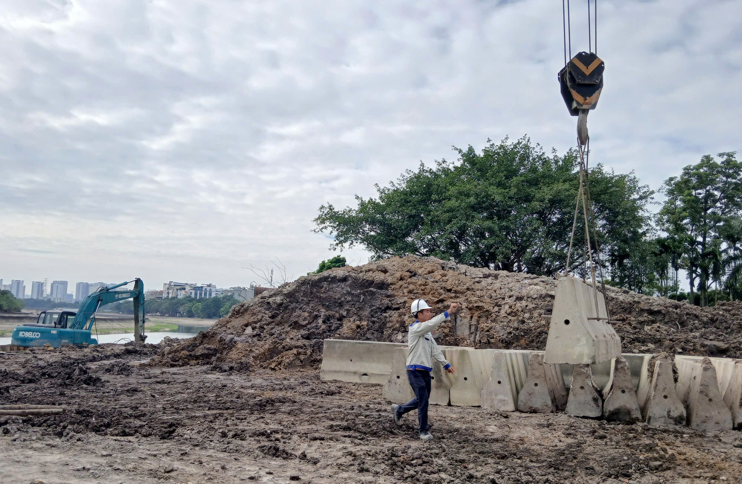 Bản tin Đầu tư công ngày 28/10/2025: Dự án đường nối cao tốc Pháp Vân - Cầu Giẽ với vành đai 3, chậm do GPMB!