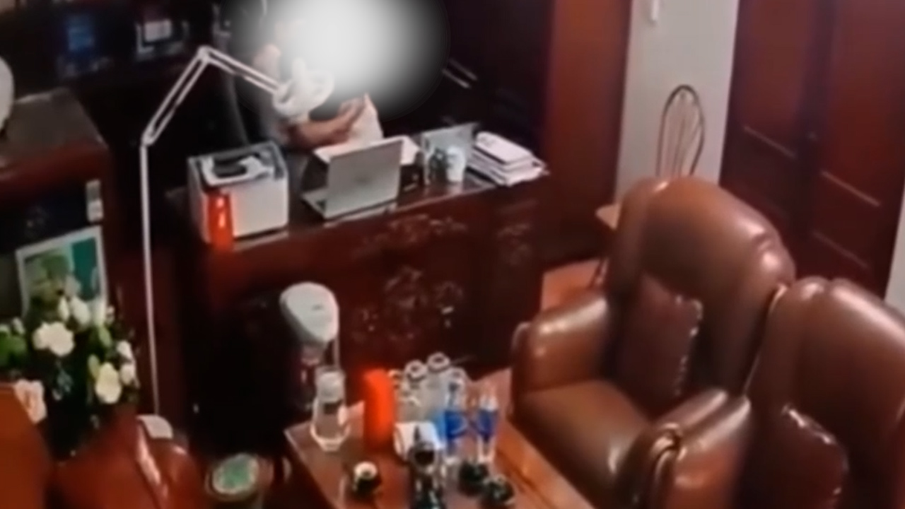 Truy tìm người phát tán clip nghi lãnh đạo trường THPT thân mật với phụ nữ