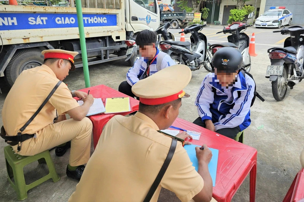 Bản tin An toàn Giao thông số 264: Một tuần phát hiện xử lý 500 học sinh vi phạm giao thông
