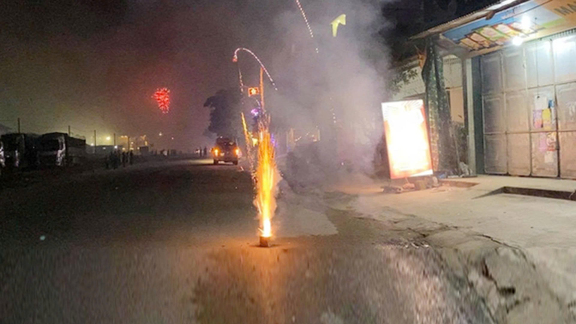 Bản tin Truyền thông Chính sách (ngày 18/11/2025): Phạt tiền gấp 4 lần nếu tặng, đốt pháo hoa trái phép dịp Tết Nguyên đán 2026