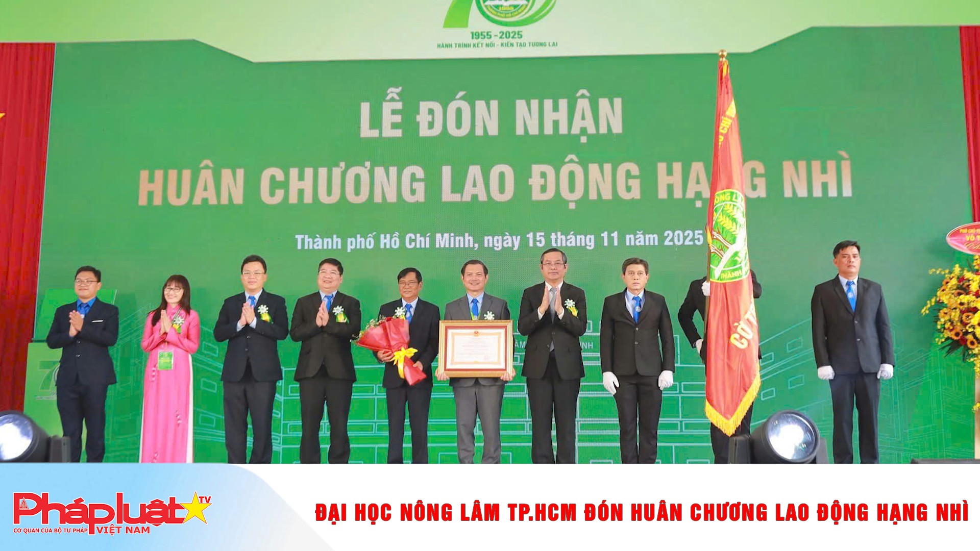 Đại học Nông Lâm TP.HCM đón Huân chương Lao động hạng Nhì