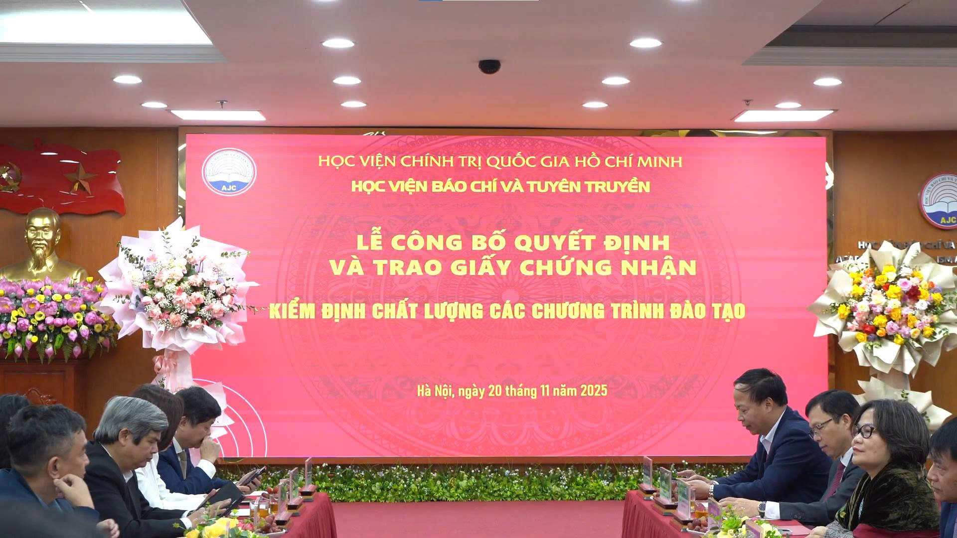 Học viện Báo chí và Tuyên truyền tổ chức lễ trao giấy chứng nhận kiểm định chất lượng chương trình đào tạo
