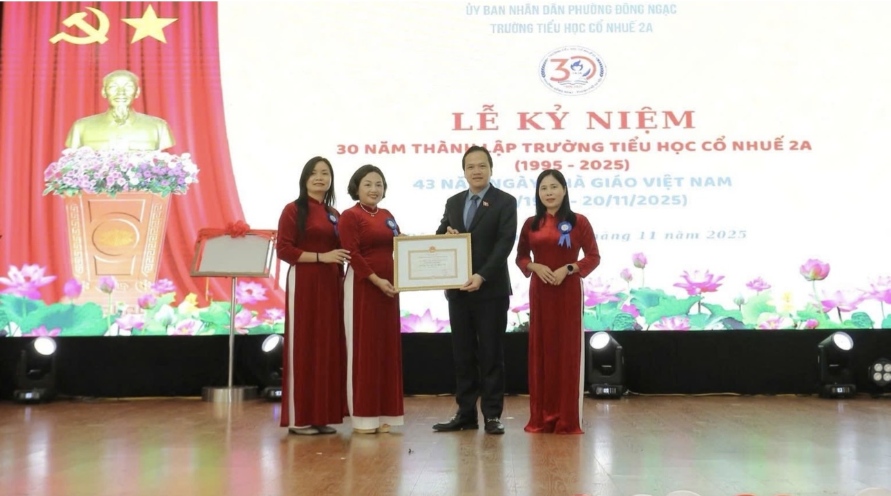 Trường Tiểu học Cổ Nhuế 2A kỷ niệm 30 năm thành lập và đón nhận danh hiệu “Tập thể lao động xuất sắc”