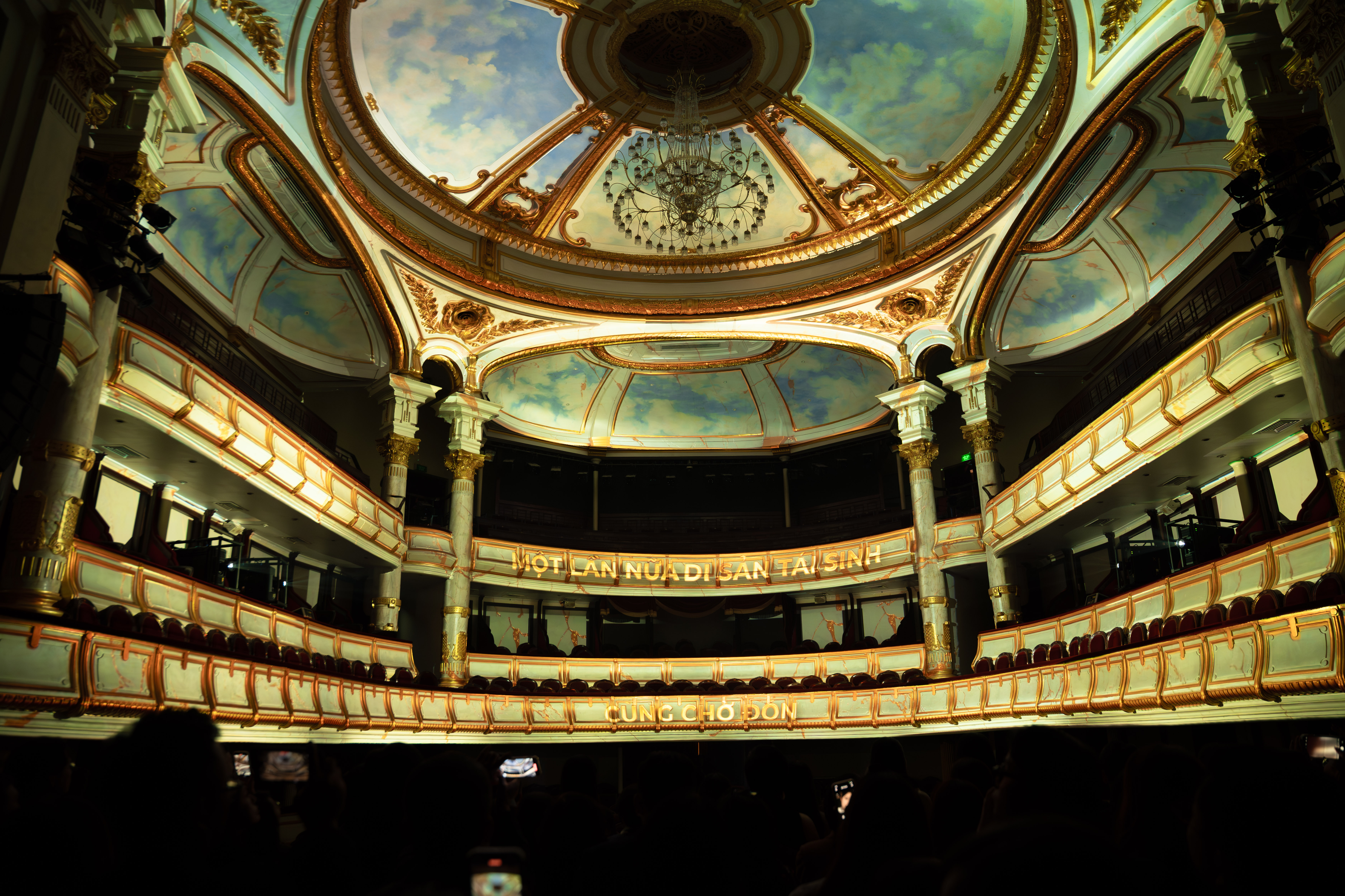 Nhà Hát lớn chuyển mình bằng công nghệ ánh sáng