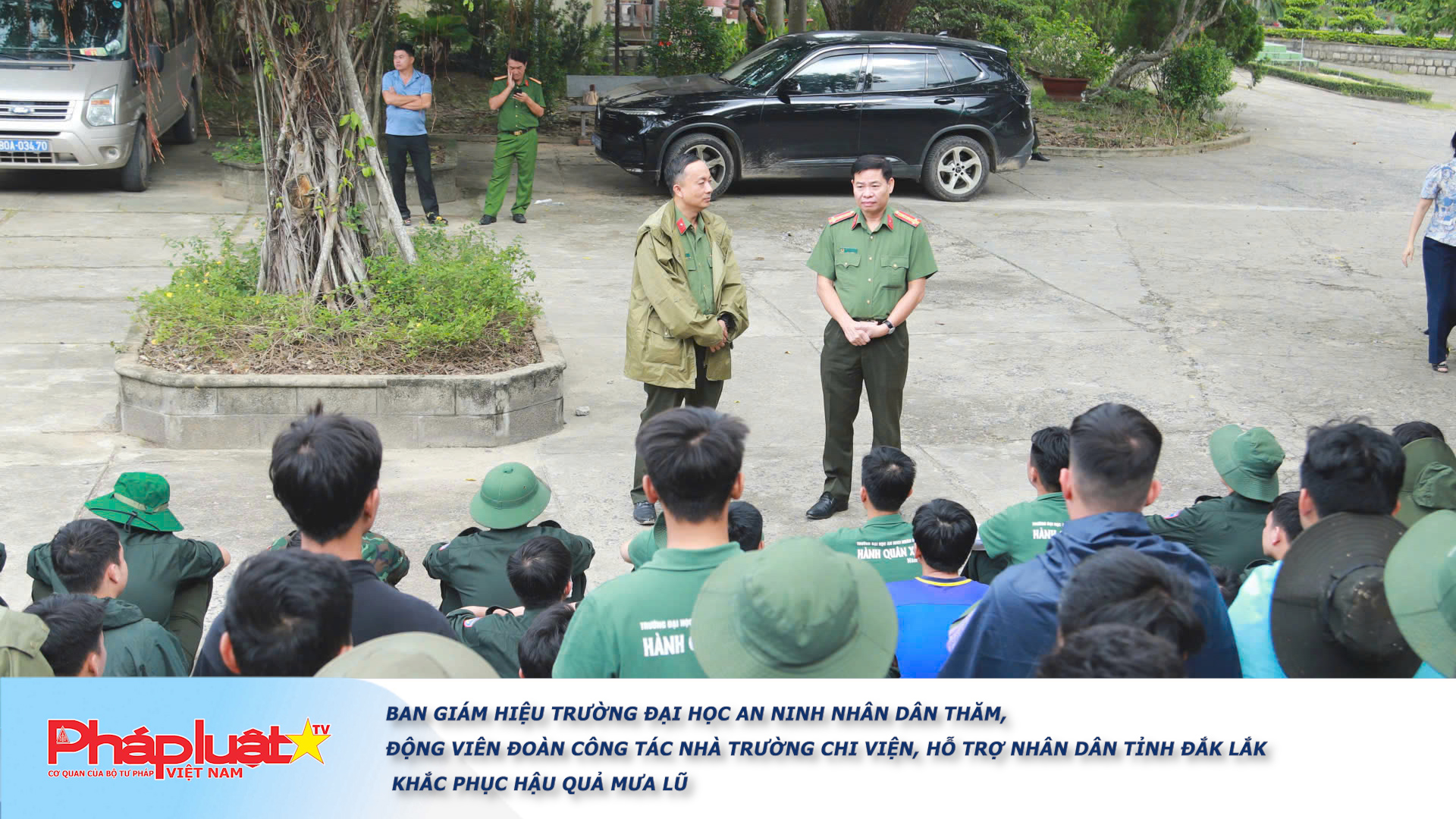 Ban Giám hiệu Trường Đại học An ninh nhân dân thăm, động viên Đoàn công tác nhà trường chi viện, hỗ trợ nhân dân tỉnh Đắk Lắk khắc phục hậu quả mưa lũ