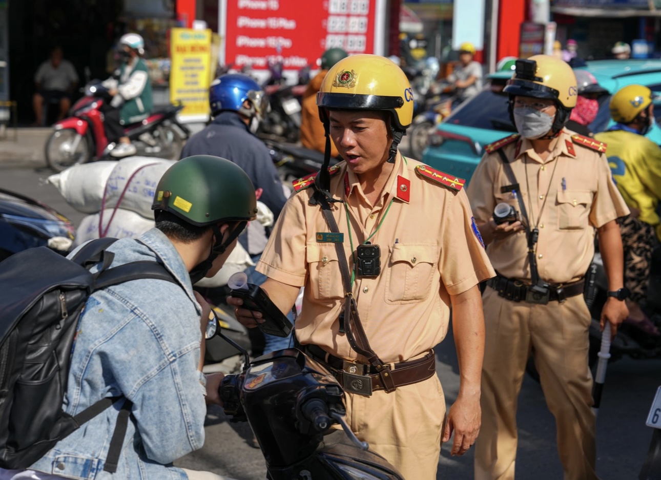 Bản tin An toàn giao thông số 273: Hà Nội: Tăng cường xử lý vi phạm nồng độ cồn dịp cuối năm