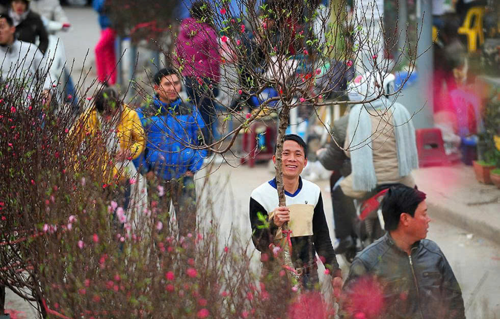 Bản tin Truyền thông Chính sách (ngày 16/12/2025): Chính sách tặng quà nhân dân trong dịp Tết Nguyên đán