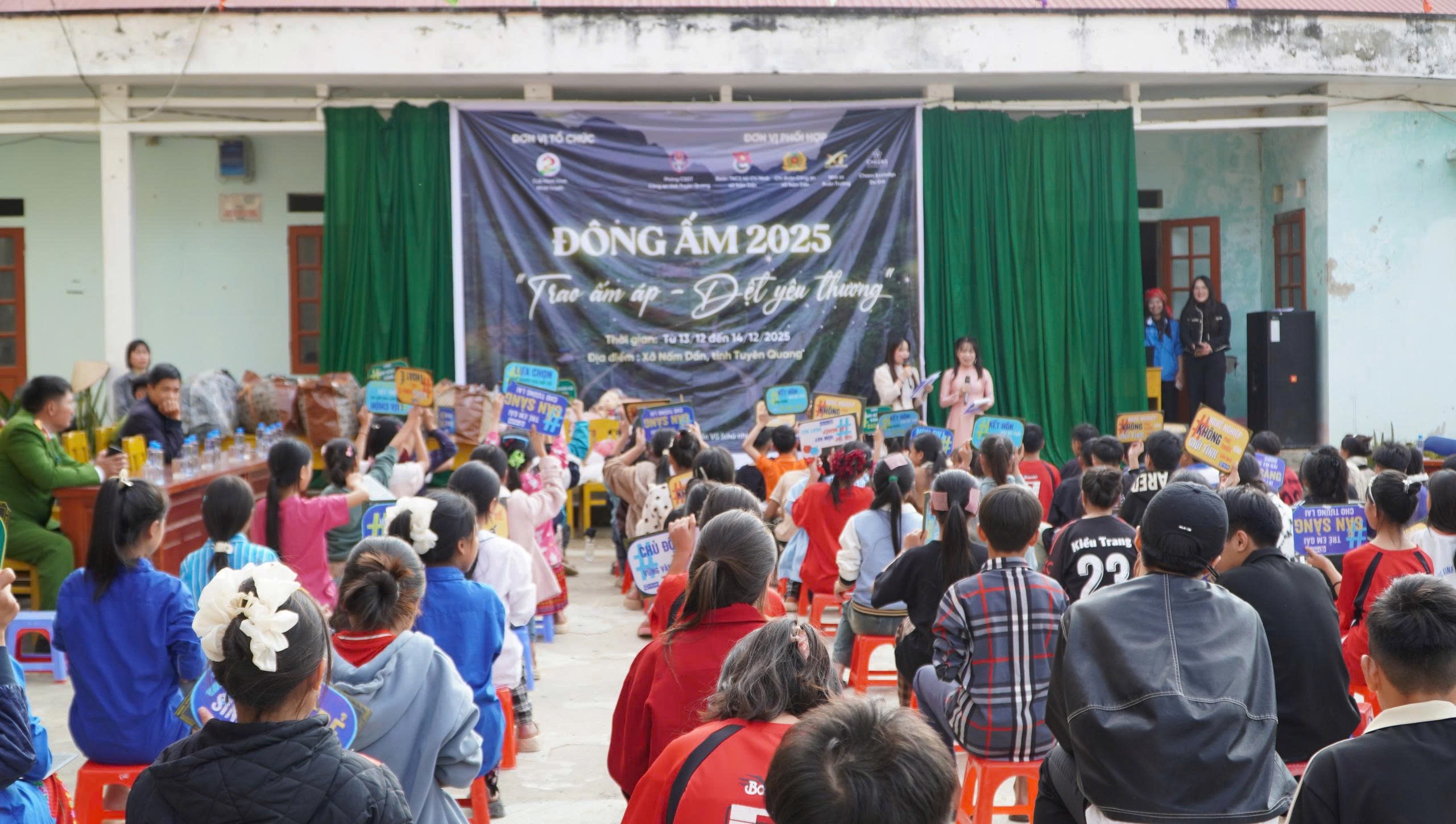 Chương trình Đông Ấm 2025 đến với học sinh vùng cao