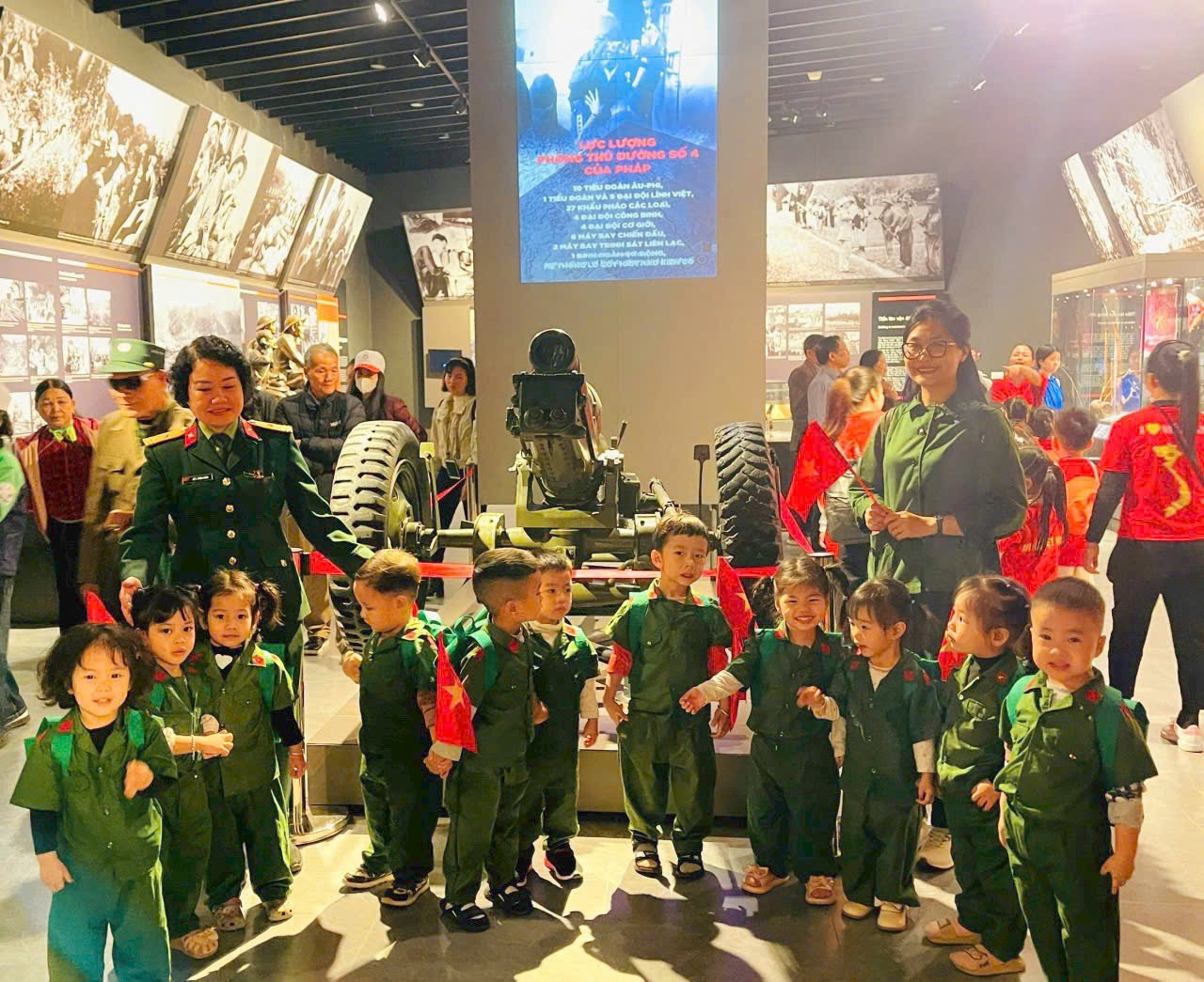 Học sinh Thủ đô hào hứng tham gia hoạt động kỷ niệm ngày thành lập Quân đội nhân dân Việt Nam