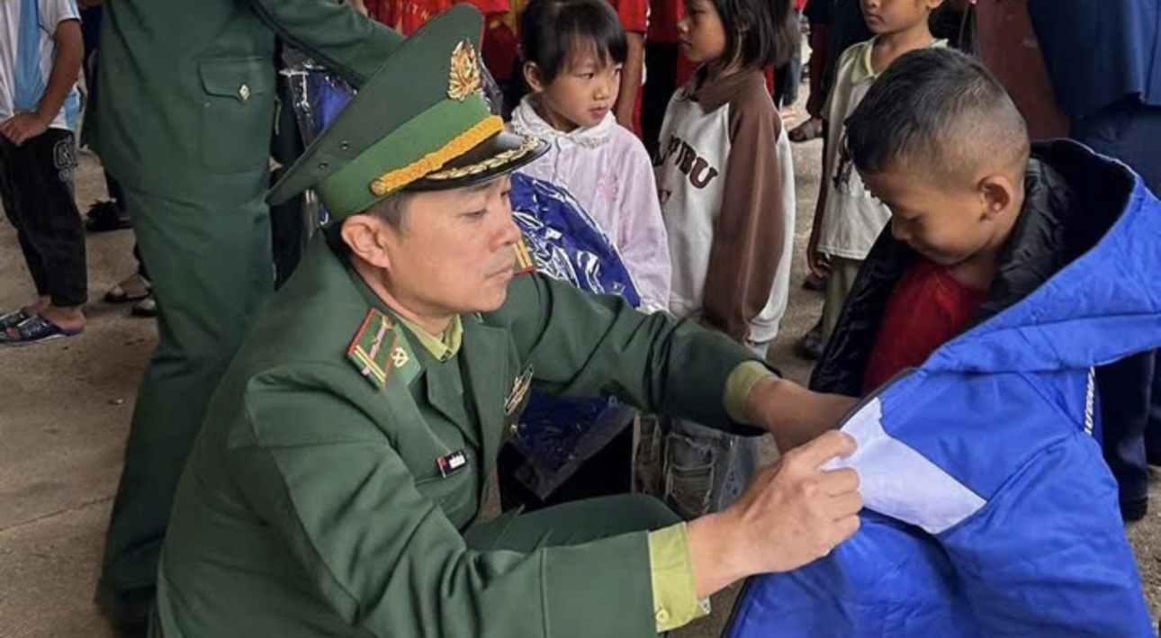 Hơi ấm yêu thương về với vùng biên cương Thông Thụ