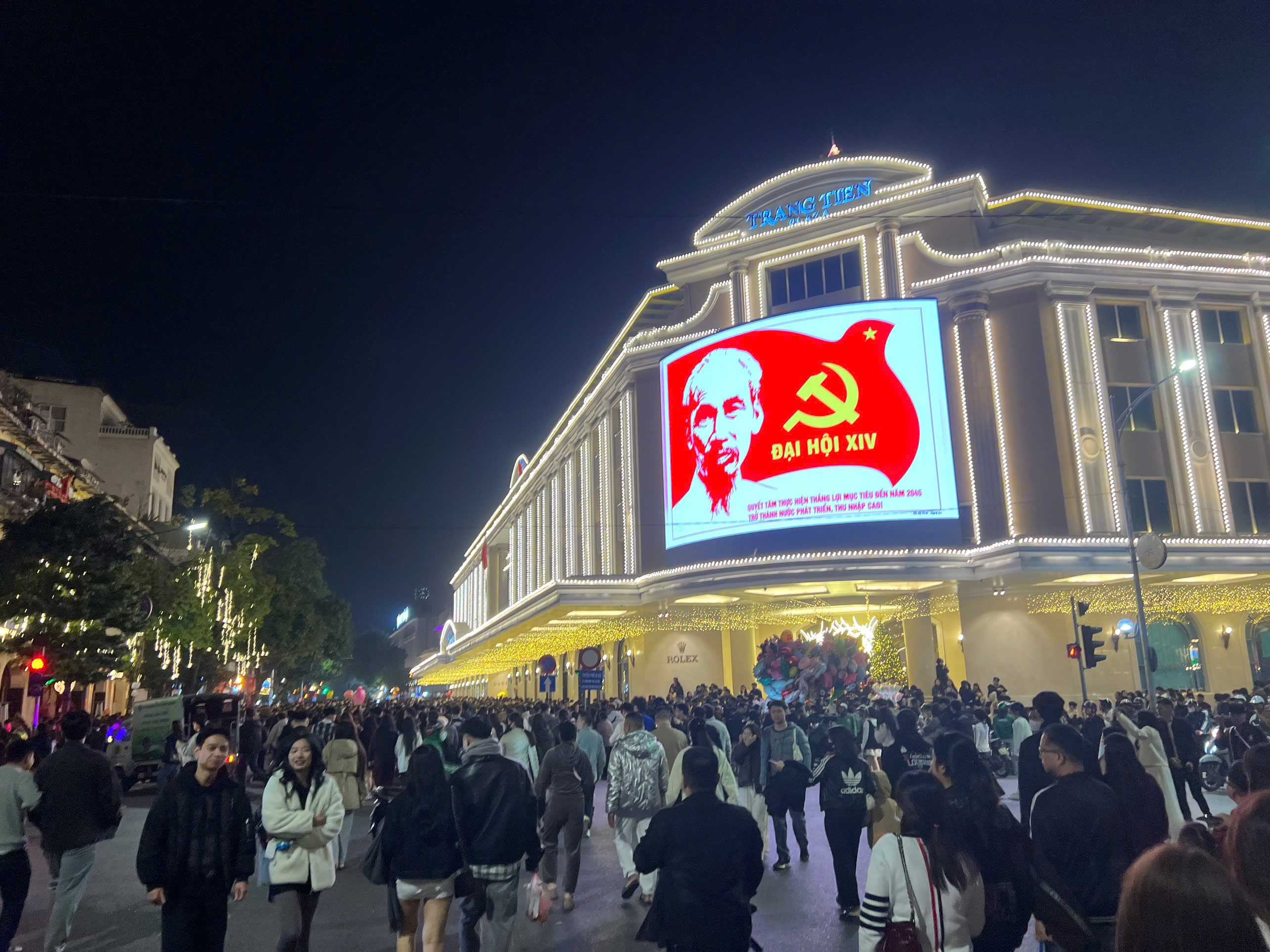 Kỳ nghỉ Tết Dương lịch: Người dân vui chơi, du lịch sôi động