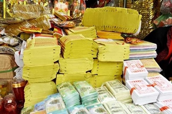 Nghiêm cấm rải tiền, vàng mã trên đường đưa tang
