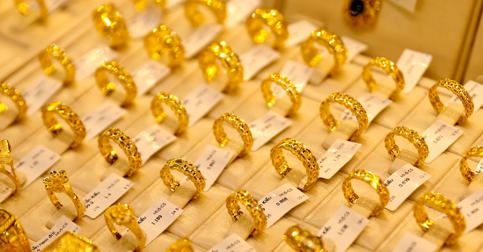 Giá vàng rơi tự do sau chuỗi tăng nóng