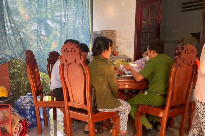 2 người tử vong, 3 người nhập viện sau khi uống rượu ngâm