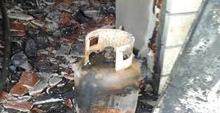 Nghi nổ bình gas, hai bố con thương vong